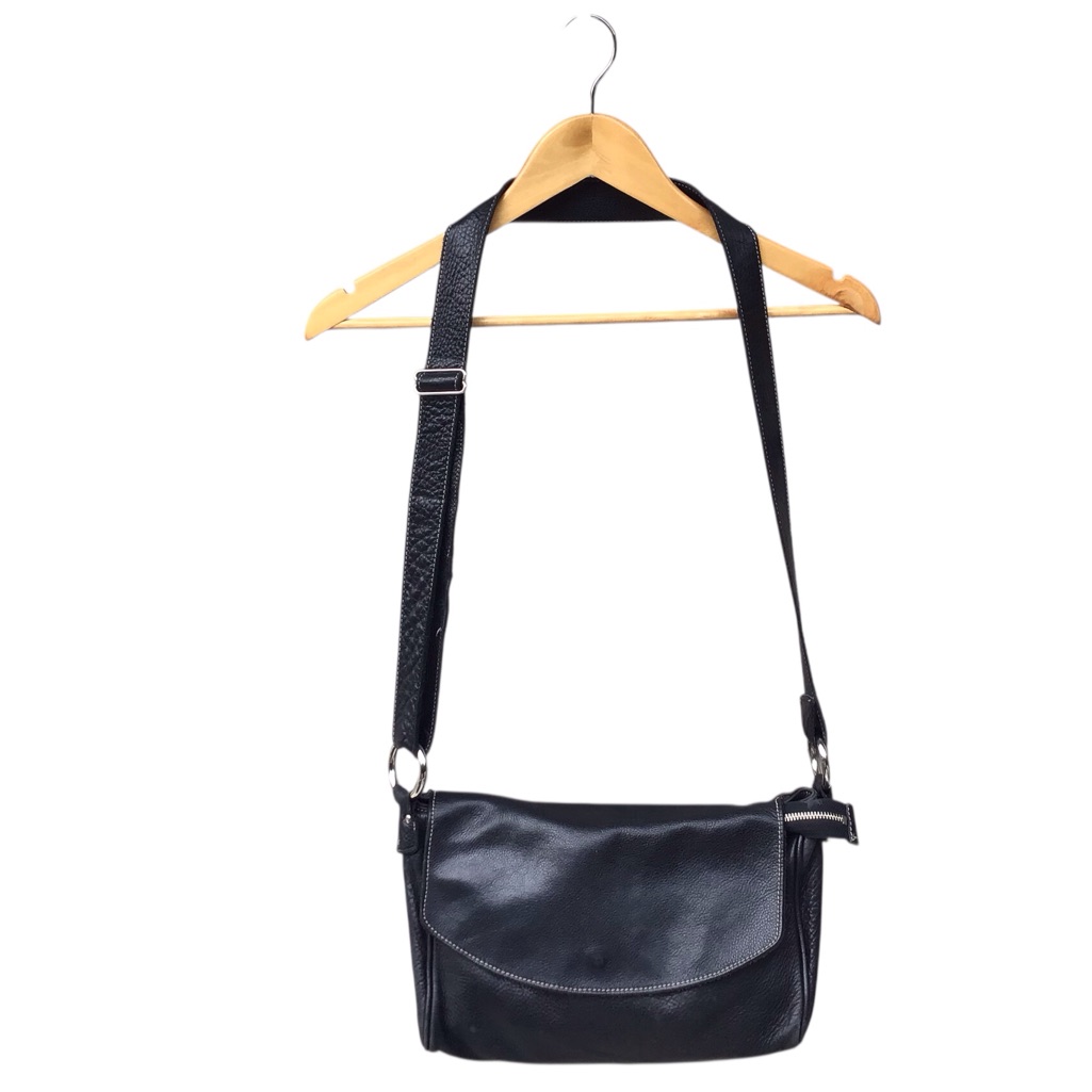 Roots Vintage Black Leather Messenger Bag